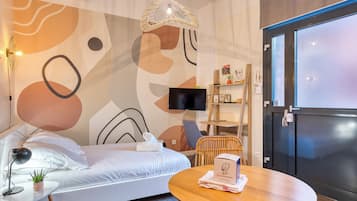 Cuna de viaje, wifi y ropa de cama