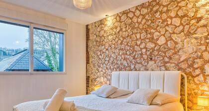 Rose écrin de charme avec parking terrasse privée et jardin partagé