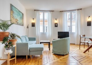 Télévision, chaîne hi-fi