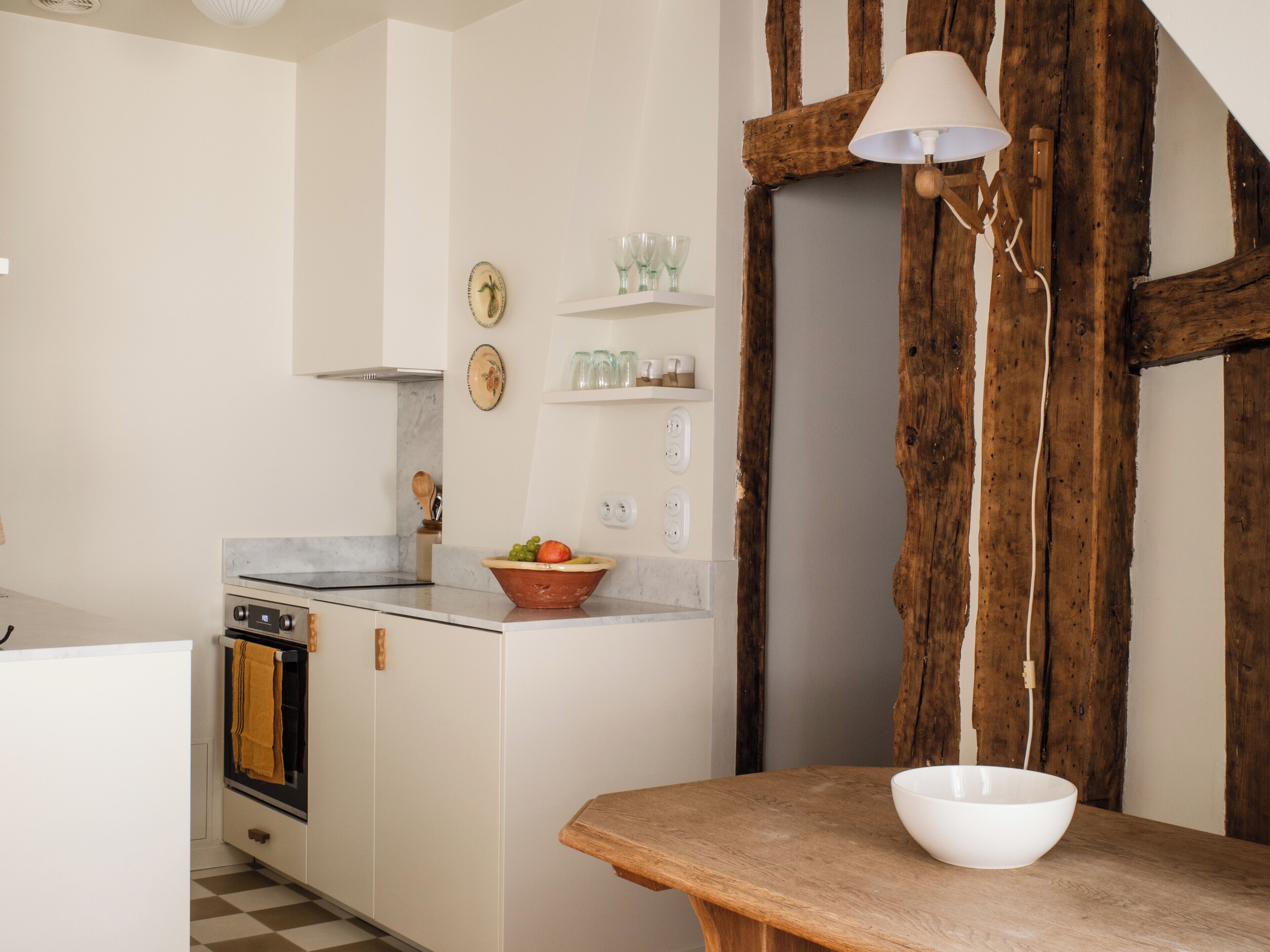 Frigorífico, horno, placa de cocina y cafetera o tetera