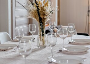 Dining - Agapanthes, jolie maison de ville à Rouen avec extérieur, terrasse (Rouen)