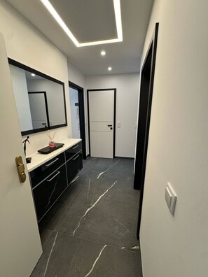 Apartment, 1 Bedroom | Bathroom - Stylish Apt Near Belvedere 15 Min to Center (Vienna)