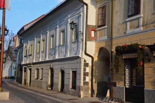 Apartment with Mountain View!