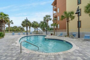 Innendørsbasseng og utendørsbasseng