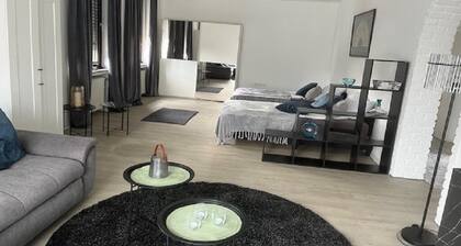 Spacious apartment in a central location directly on the river Niers and park