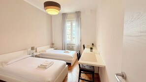 2 chambres, fer et planche à repasser, Wi-Fi gratuit, draps fournis