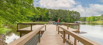 New! Lakefront, Deck, Dock, Kayak, Great times on Lake Gaston