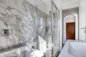 Family Apartment, City View | Bathroom - Delightful flat with balcony (Milan)