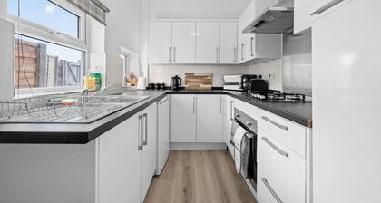 Cosy 3-Bed Home in Blackrod | Modern & Homely