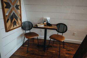Dining - Apex Treehouse Blue Ridge, GA (Fannin County)