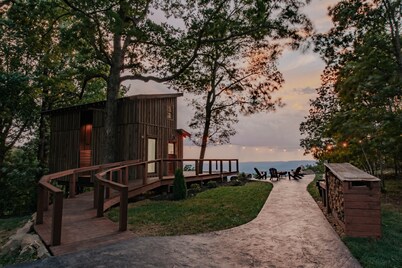 The Artistree House A Treehouse in Rising Fawn