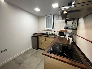 Mikrowelle, Ofen, Herdplatte, Geschirrspüler