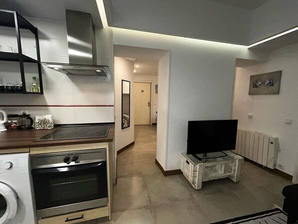 Mikrowelle, Ofen, Herdplatte, Geschirrspüler