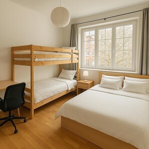 2 Schlafzimmer, Schreibtisch, Bügeleisen/Bügelbrett, WLAN
