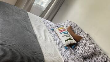 3 bedrooms, iron/ironing board, WiFi, bed sheets