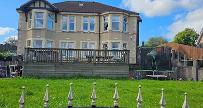 Nice House in a Quite Neighbourhood Close to Parks and a Short Drive to Town