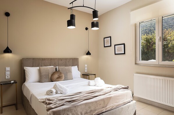 3 dormitoris, caixa forta a l'habitació i planxa i posts de planxar 