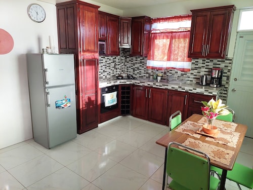 Charming 1-bedroom apartment in gorgeous Giraudel with WiFi, AC, beautiful view