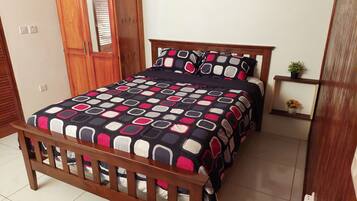 1 chambre, fer et planche Ă repasser, lit parapluie, Wi-Fi