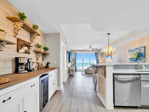 Kylskåp, mikrovågsugn, ugn och spishäll