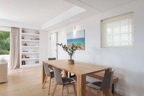 Exclusive-lejlighed - balkon - havudsigt | Opholdsområde | 40-tommers smart-tv med satellitkanaler