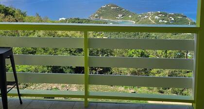 Sunset Escape Villa, 2 bedroom, hot tub, outdoor shower! Plan your Escape now!