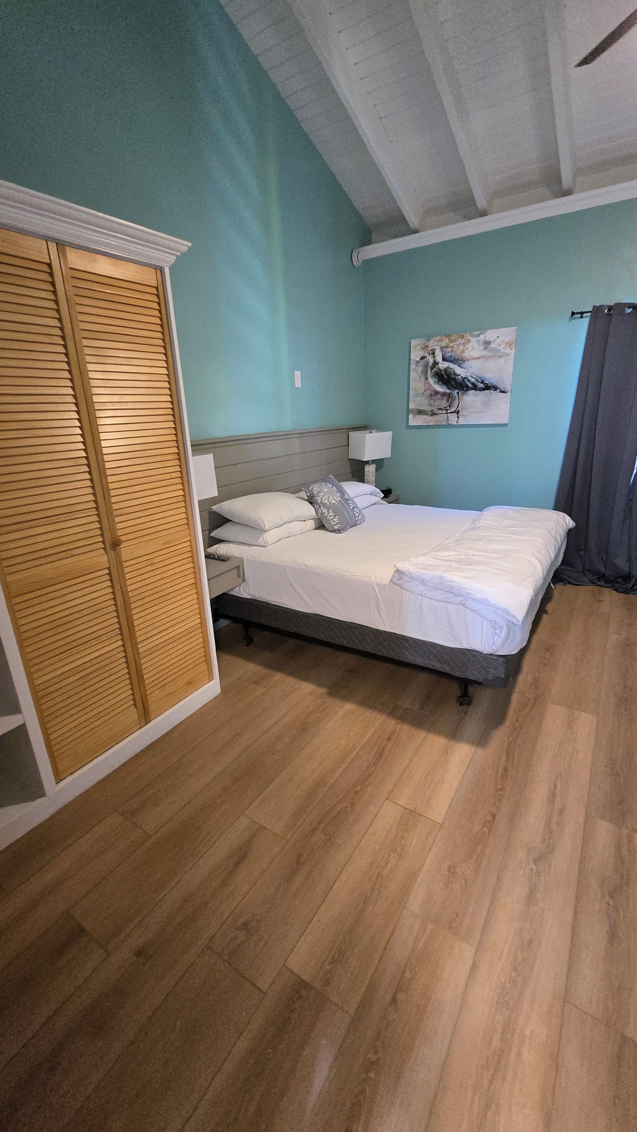 2 chambres, fer et planche à repasser, Wi-Fi, draps fournis