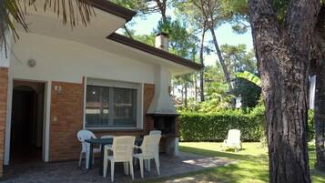 Vila, 2 kamar tidur, patio, pemandangan kebun | Tempat makan outdoor