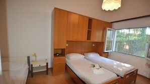 Villa, 2 soverom, terrasse, hageutsikt