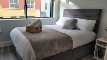 2 slaapkamers, een strijkplank/strijkijzer, gratis wifi, beddengoed