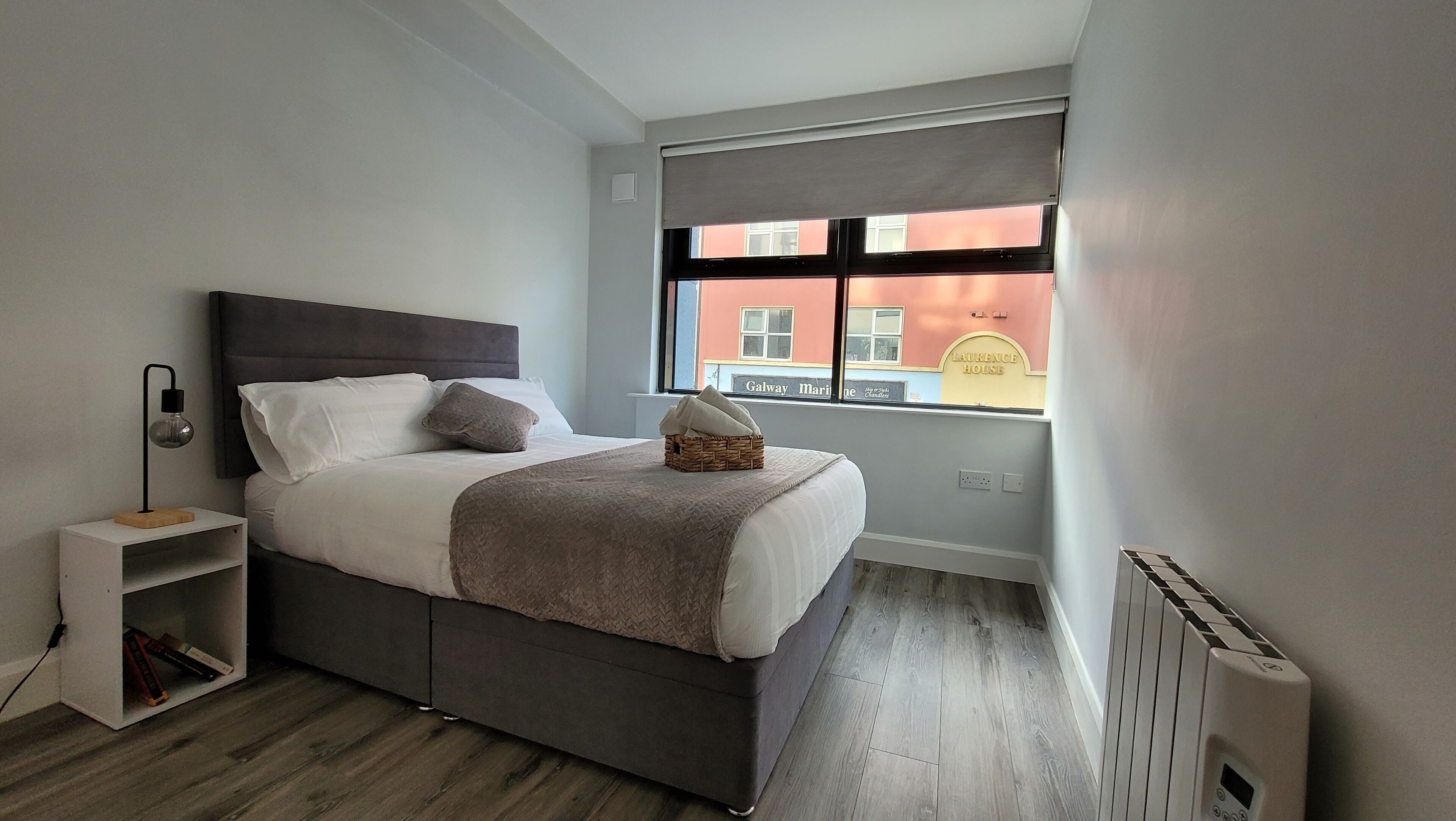 2 habitaciones, tabla de planchar con plancha y wifi gratis 