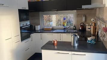 Mikrowelle, Ofen, Herdplatte, Geschirrspüler