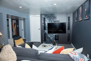 Smart TV, computer monitors