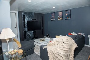 Smart TV, computer monitors