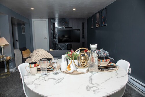 One-bedroom guest suite with  private entry