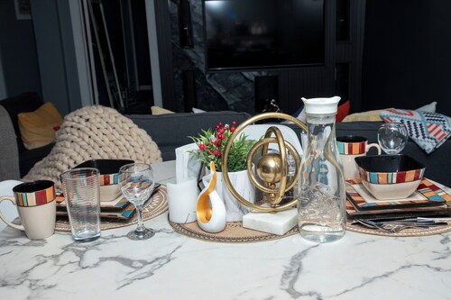 One-bedroom guest suite with  private entry