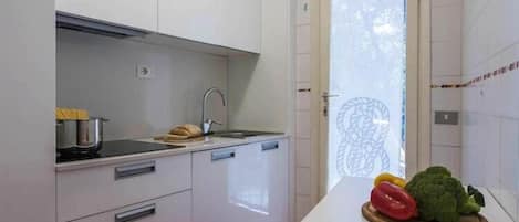 Fridge, stovetop, dishwasher, highchair