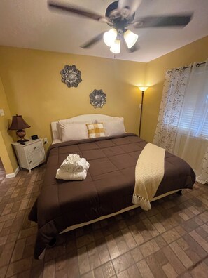 3 bedrooms, in-room safe, iron/ironing board, free WiFi