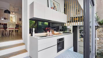 Refrigerador, microondas, horno y parrilla de estufa