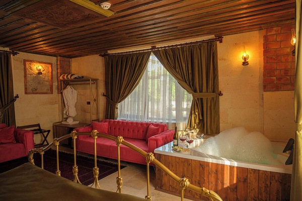 Premium Double Room, 1 King Bed with Sofa bed, Housekeeping, Balloon View, Jacuzzi