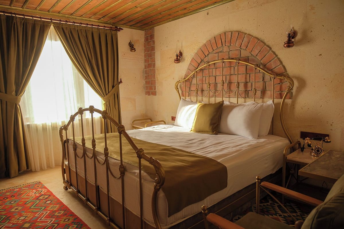 Classic Room, 1 King Bed, Housekeeping, Garden View | 1 bedroom, Egyptian cotton sheets, premium bedding, Select Comfort beds