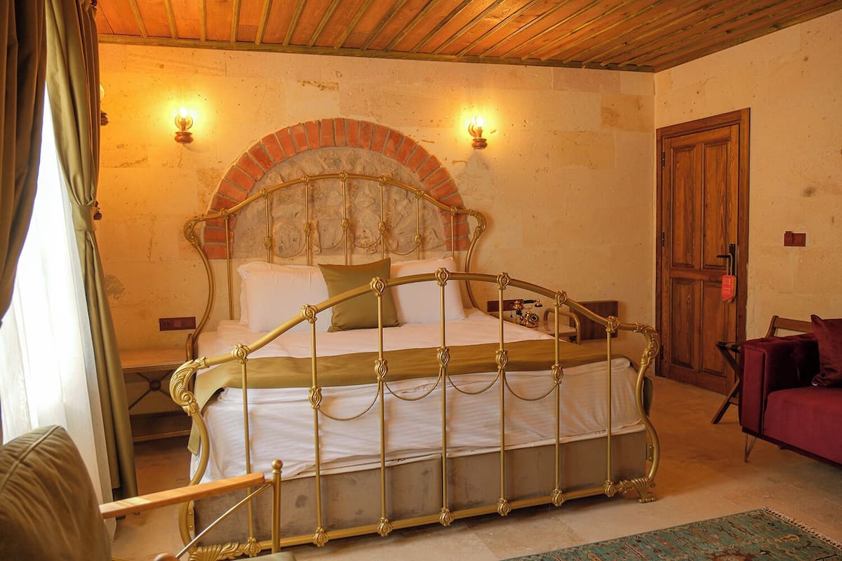 Comfort Room, 1 King Bed with Sofa bed, Housekeeping, Garden View | 1 bedroom, Egyptian cotton sheets, premium bedding, Select Comfort beds