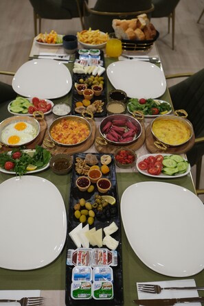 Free daily full breakfast