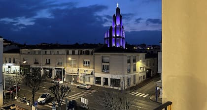 Bright 3-room apartment in the center of Royan, 3-minute walk from the beach and port.