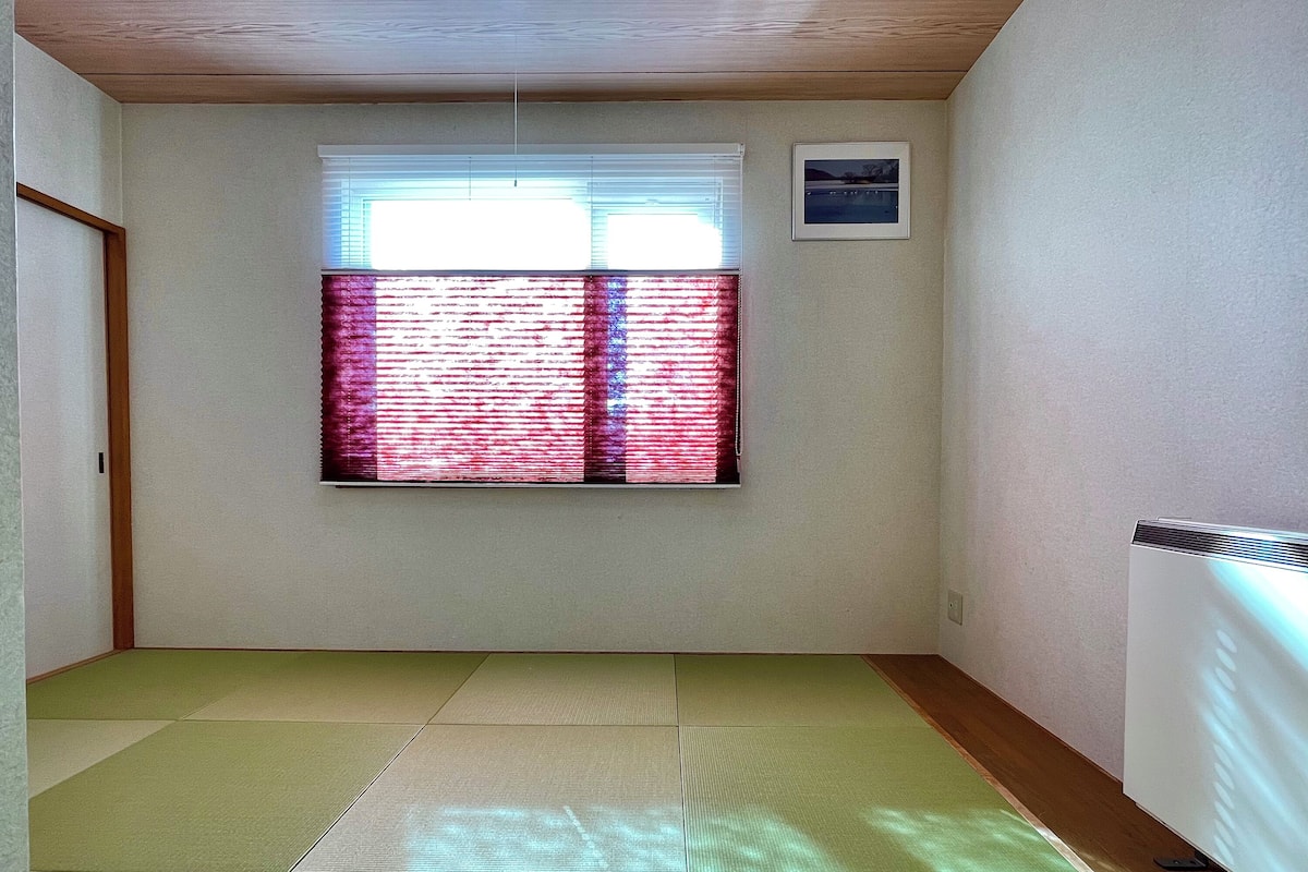 Basic Twin Room, Non Smoking, Housekeeping | Free WiFi