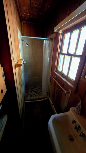 Dusche, Handtücher, Toilettenpapier