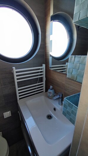 Soap, toilet paper - ÖKO Budget Houseboat Retreat Morgenrot (Stralsund)