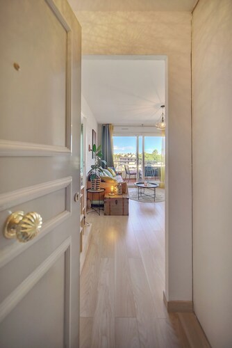 Cozy 1-bedroom apartment close to Cannes with WiFi, AC