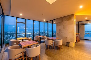Dining - Vista al Mar/ Centro Histórico/ Nuevo Piso 26 1BR (Cartagena de Indias)