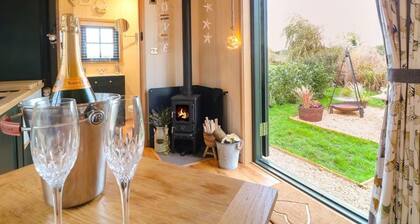 Shepherd's Hut- Hot Tub- Wellness Spa- Wood Burner
